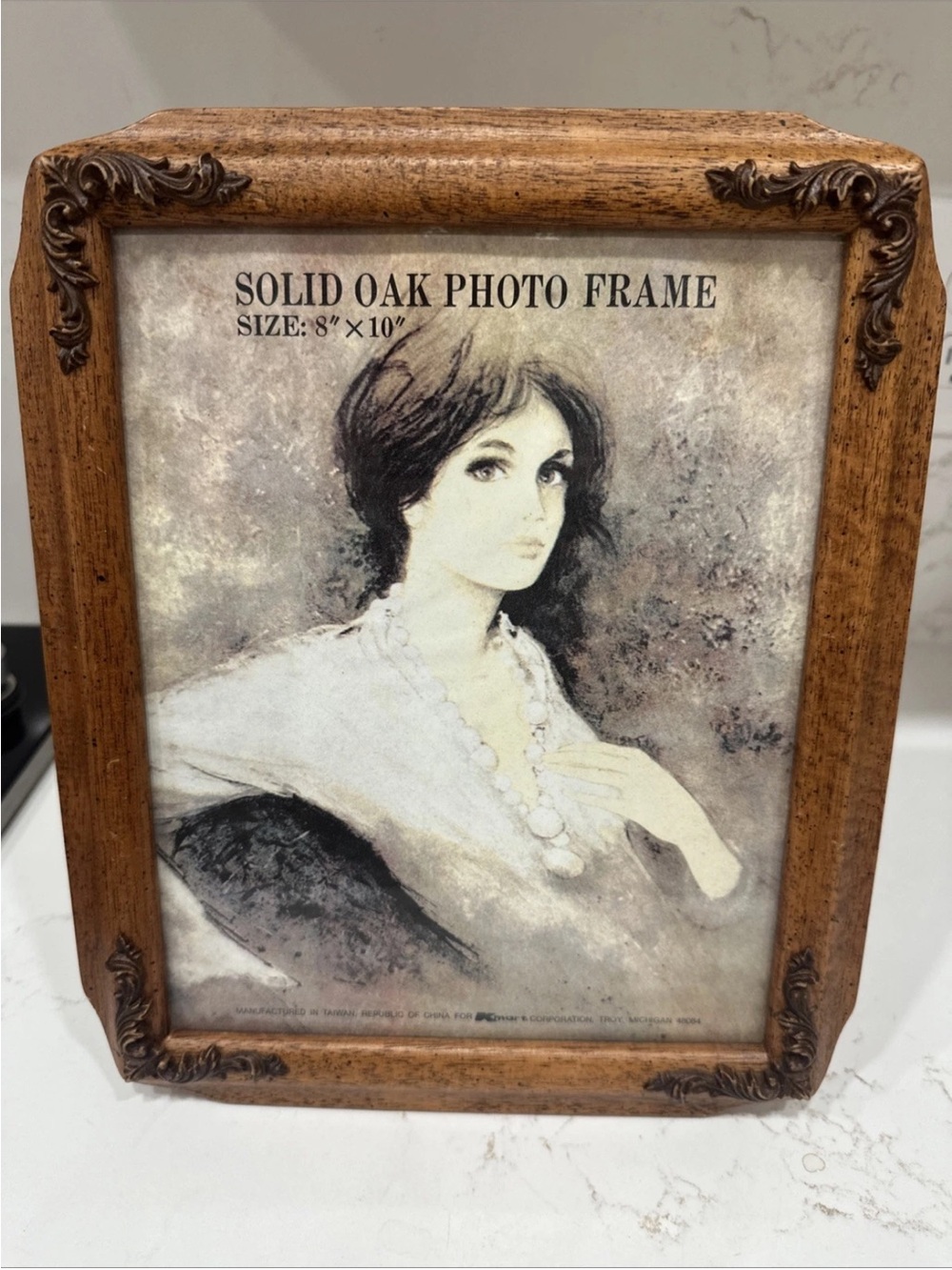 Vintage Wood  Frame With Corner Embellishments Wood Back Holds An 8” X 10” Pic